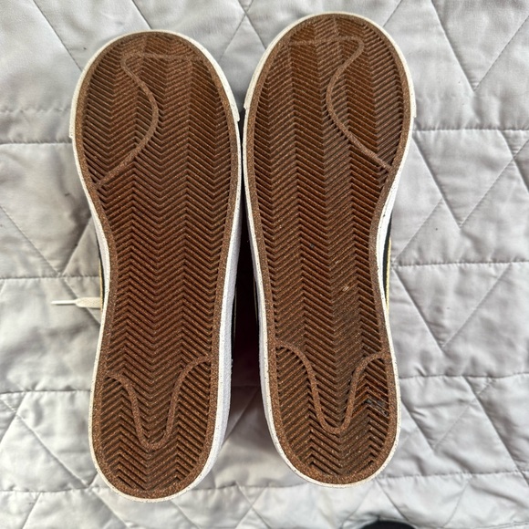 Nike Blazer Mid 77 Pomegranate - Picture 13 of 14